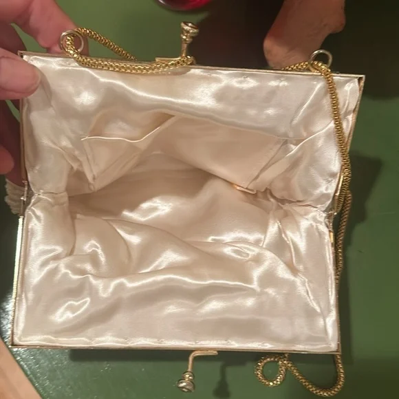 Ed B Robinson white pearl clutch. Handmade in Hong Kong - Picture 4 of 9